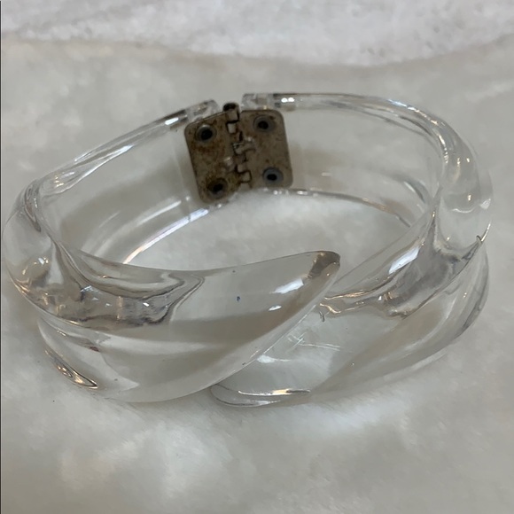 Clear hinged bracelet plastic - Picture 2 of 14
